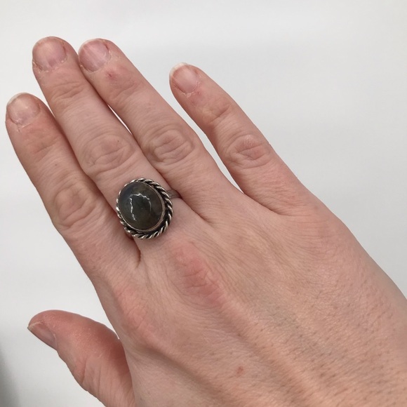 Oval Shaped Labradorite Ring - Picture 2 of 6